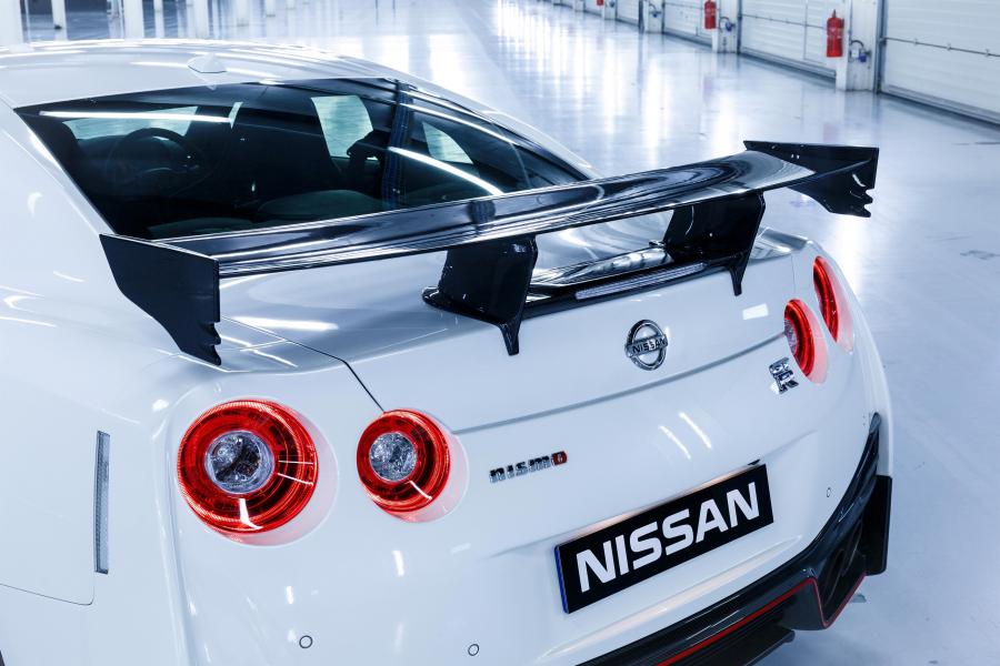 Детали экстерьера Nissan GT-R Nismo 2017 года  (UK) (фото 17 из 21)